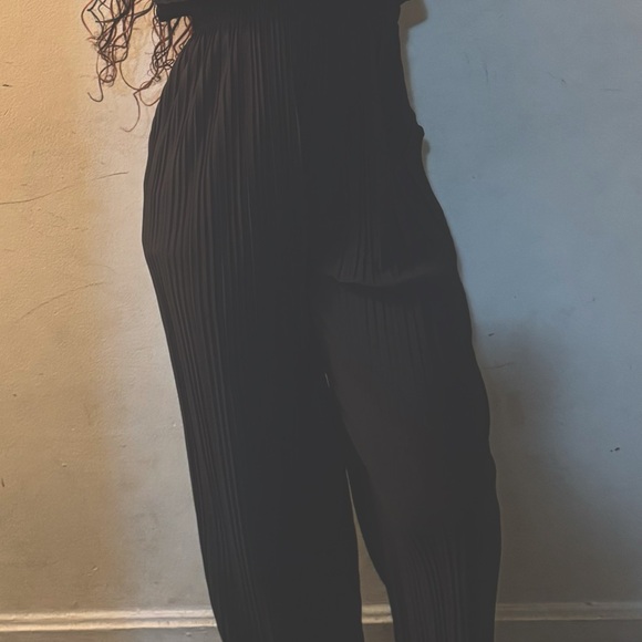 Women’s Sleeveless Jumpsuit - Picture 2 of 2